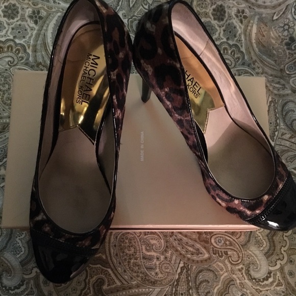 Michael Kors Leopard Pump - Picture 4 of 5